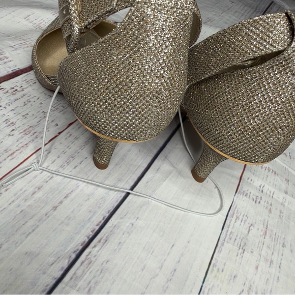 Anne Klein Fararia Iflex Pointed Toe Mid Heel Ankle Strap Pump size 9 - Picture 6 of 10